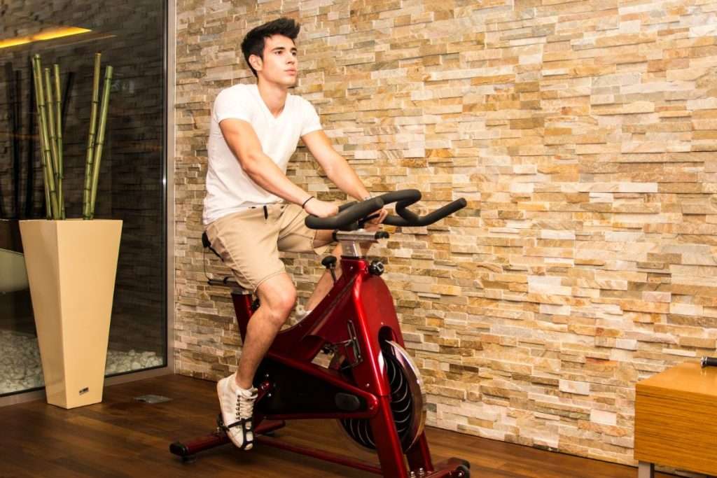 upright bike vs spin bike